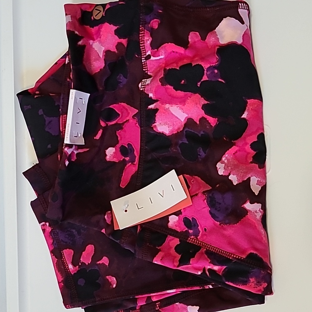 NWT 🌸 LIVI Soft Active legging 7/8 length with pockets 22/24